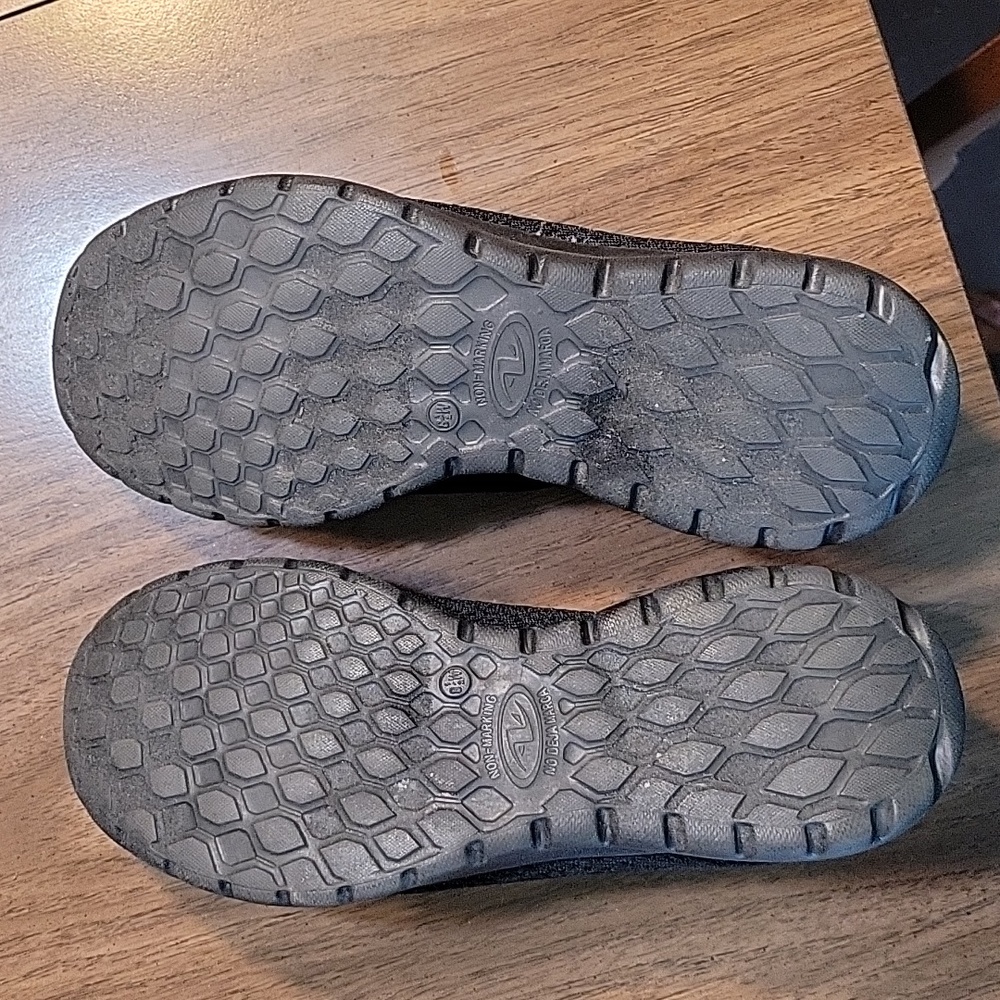 Shoes - Picture 3 of 4